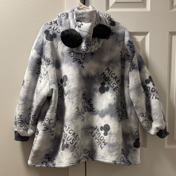 Mickey Mouse Kids Snuggie - Gray and Black - Picture 3 of 10